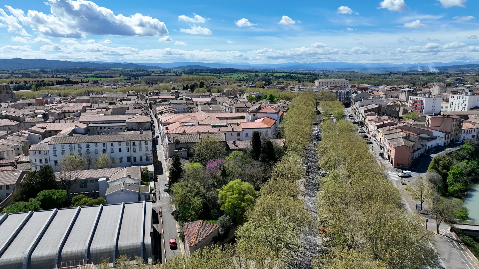 Vue aérienne d’un centre-ville ancien