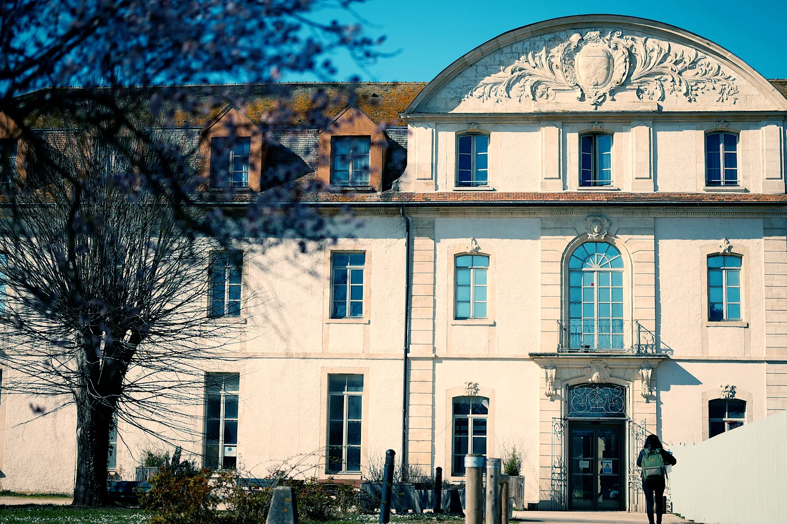 Façade de l’Hospice Saint-Jean à Sens avant restauration